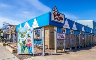 Beth's Fudge and Gifts exterior.