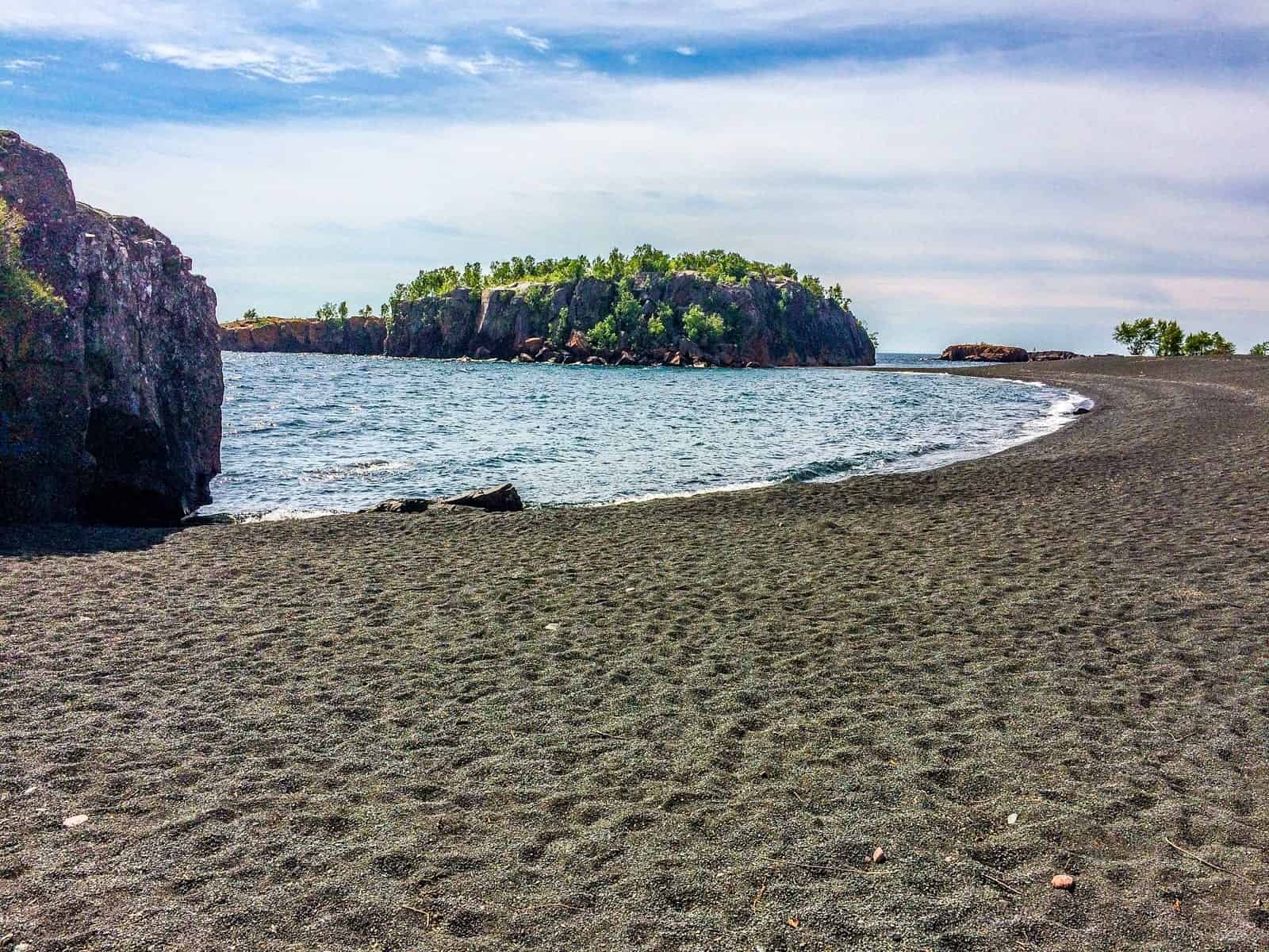 Clifftop Thrills: Silver Bay's Black Beach Diving Extravaganza