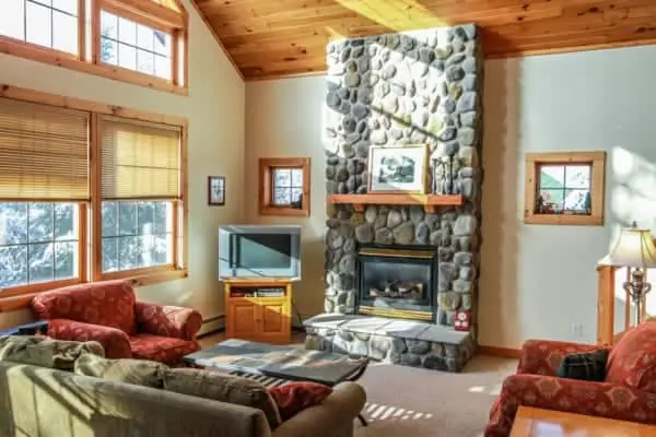 Devil Track 211 Living Room | Grand Marais Vacation Homes