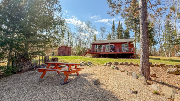 Cozy Cabin on Devil Track Lake