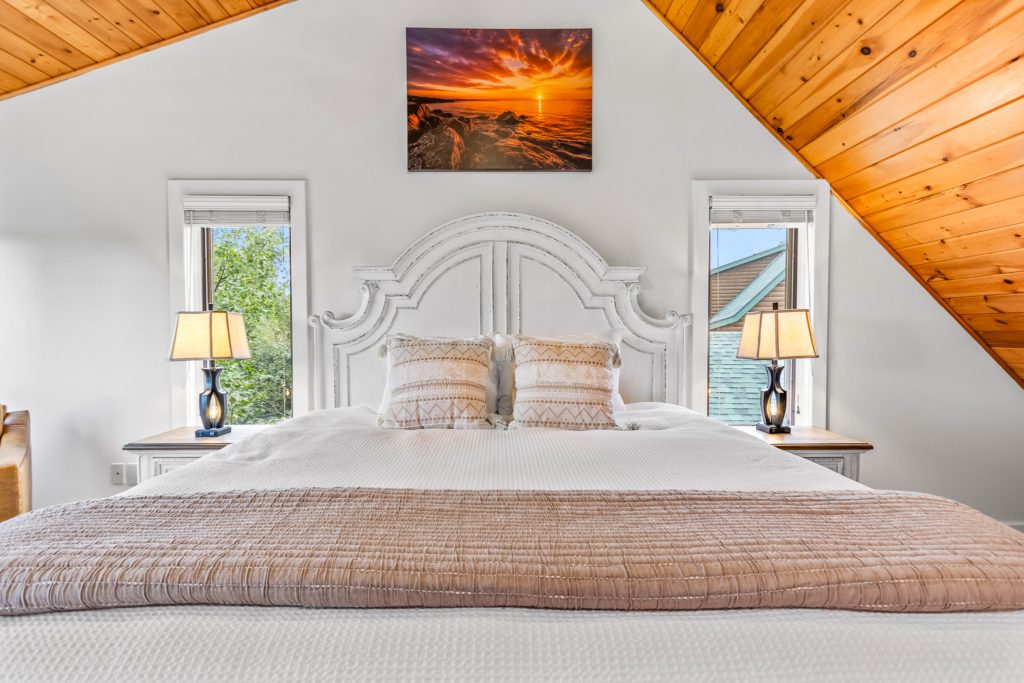 Raqker Lodge Raqker Lodge I On Ski Hill Road, managed by Cascade Vacation Rentals